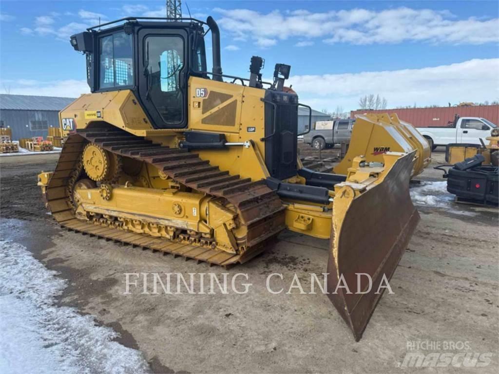 CAT D5-17 بلدوزرات مجنزرة