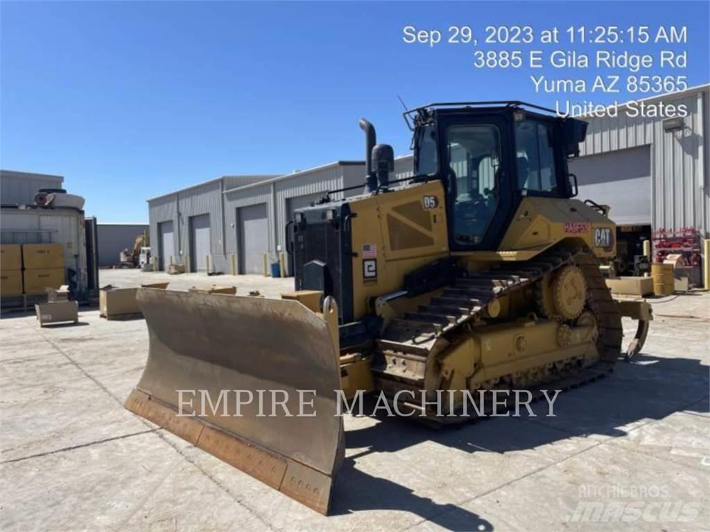 CAT D5-17 بلدوزرات مجنزرة