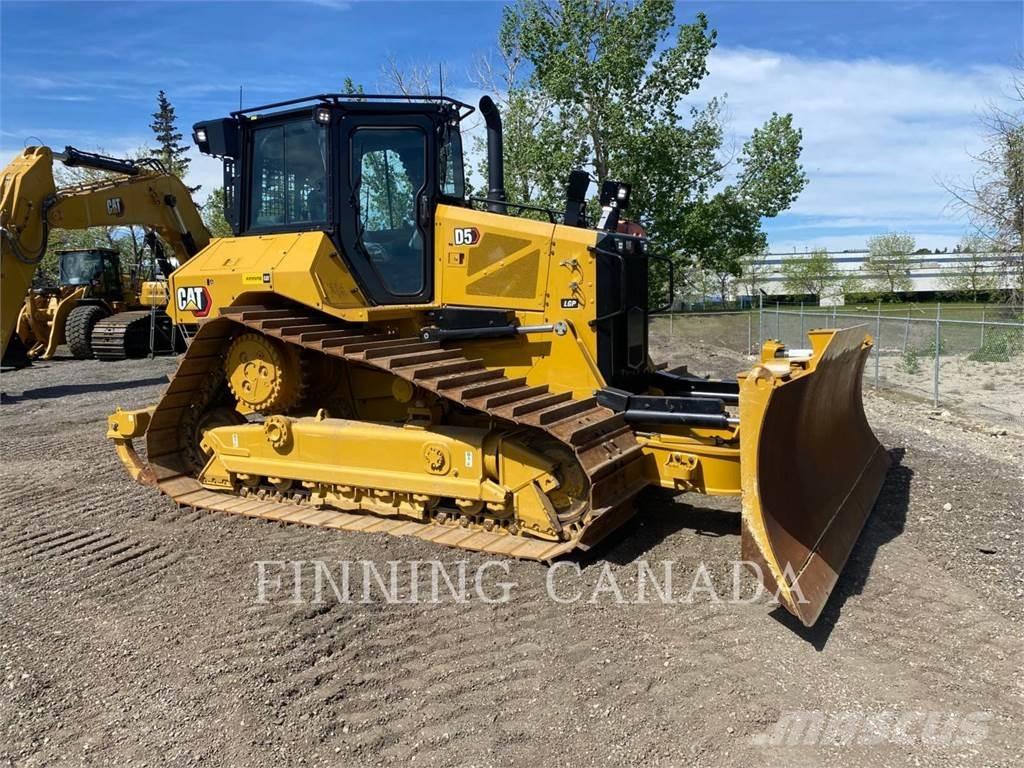 CAT D5-17 بلدوزرات مجنزرة