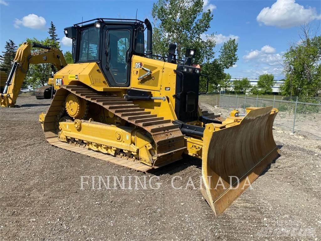 CAT D5-17 بلدوزرات مجنزرة