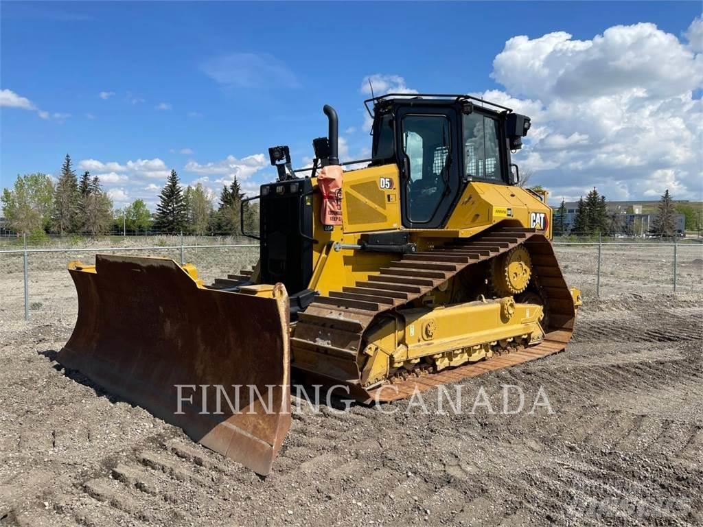 CAT D5-17 بلدوزرات مجنزرة