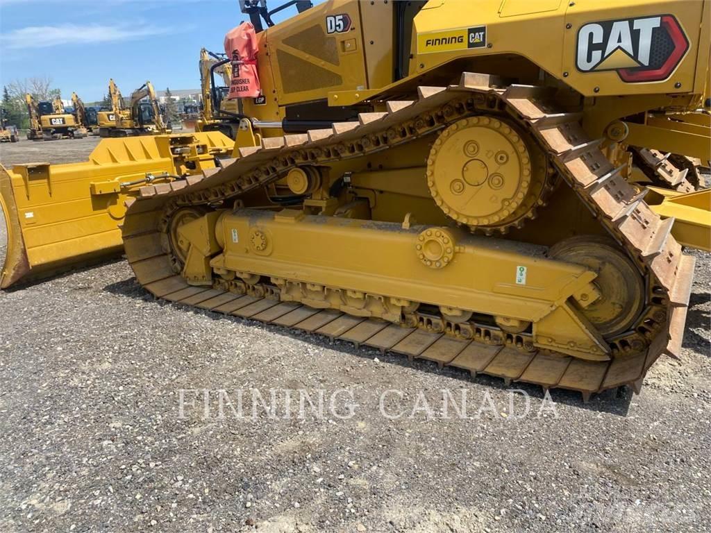 CAT D5-17 بلدوزرات مجنزرة