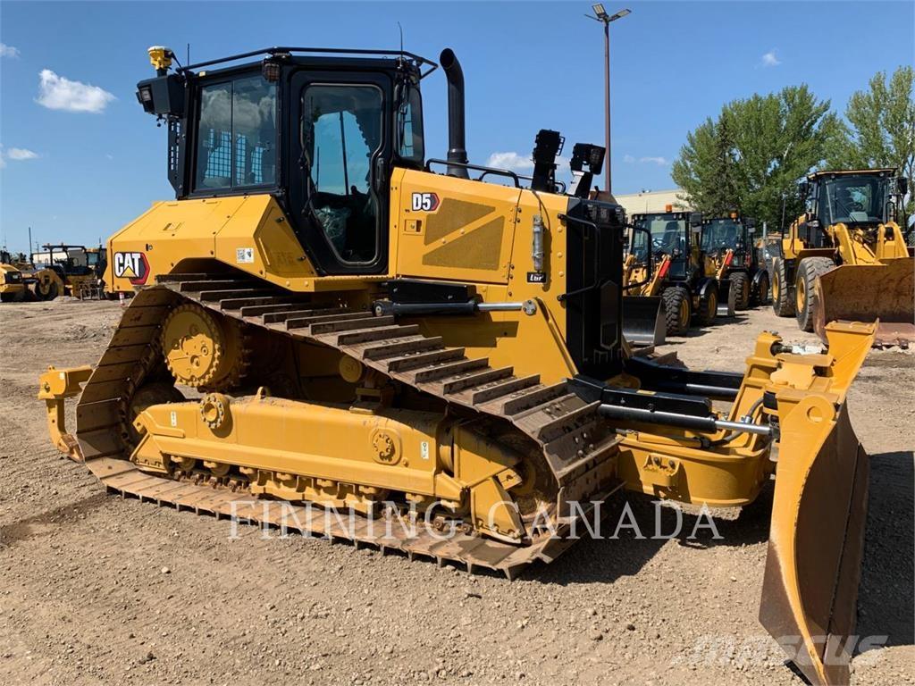CAT D5-17 بلدوزرات مجنزرة