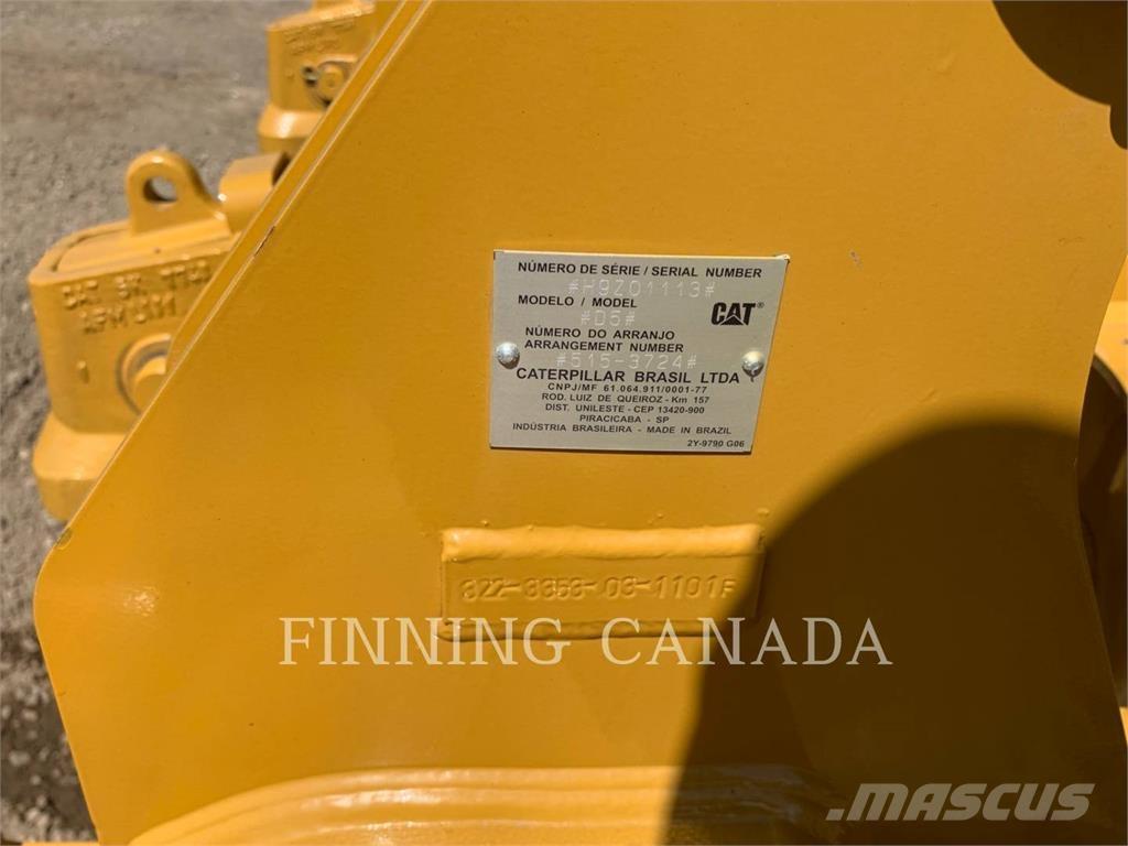CAT D5-17 بلدوزرات مجنزرة