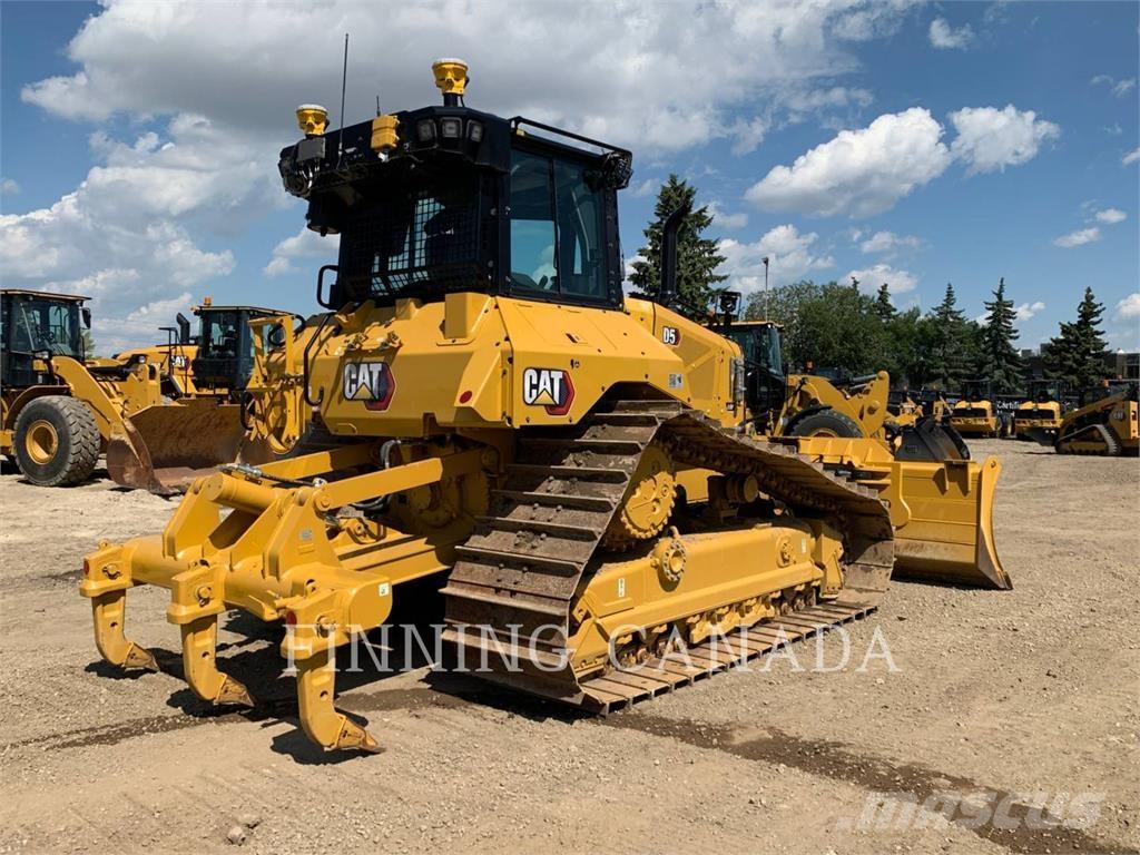 CAT D5-17 بلدوزرات مجنزرة