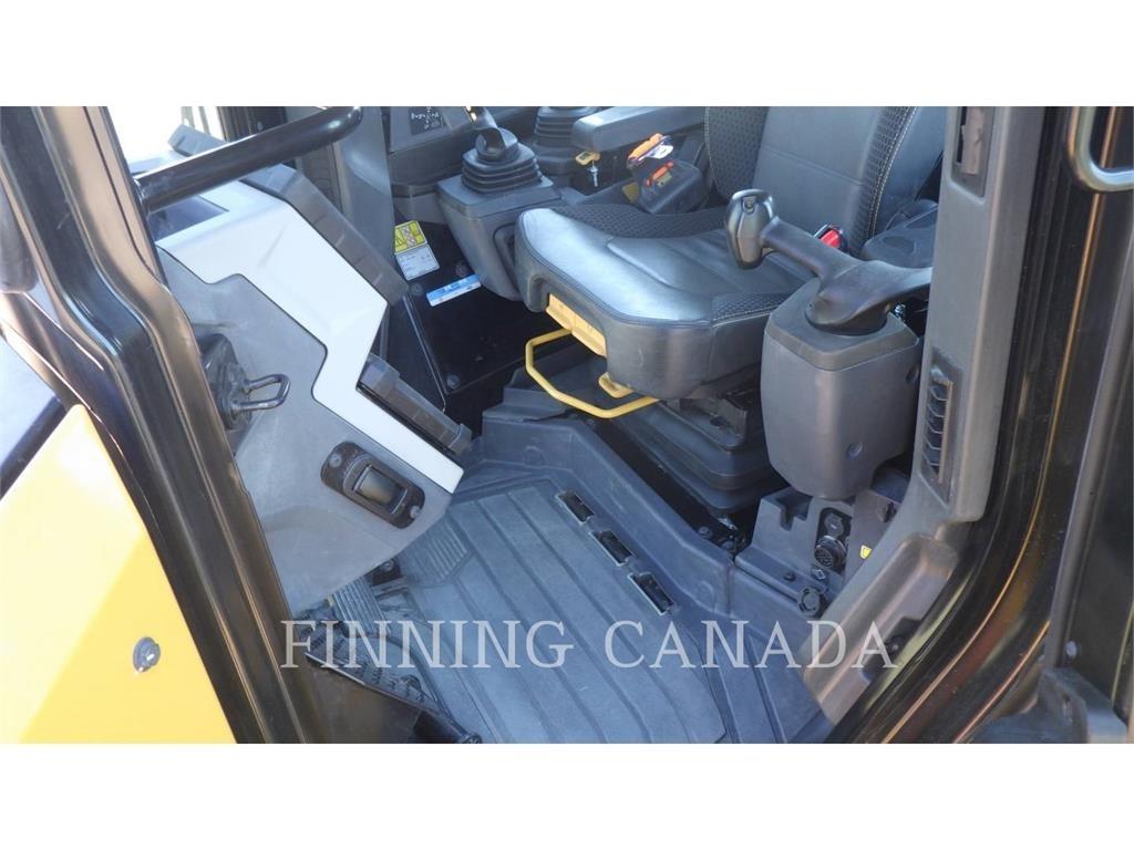 CAT D5-17 بلدوزرات مجنزرة
