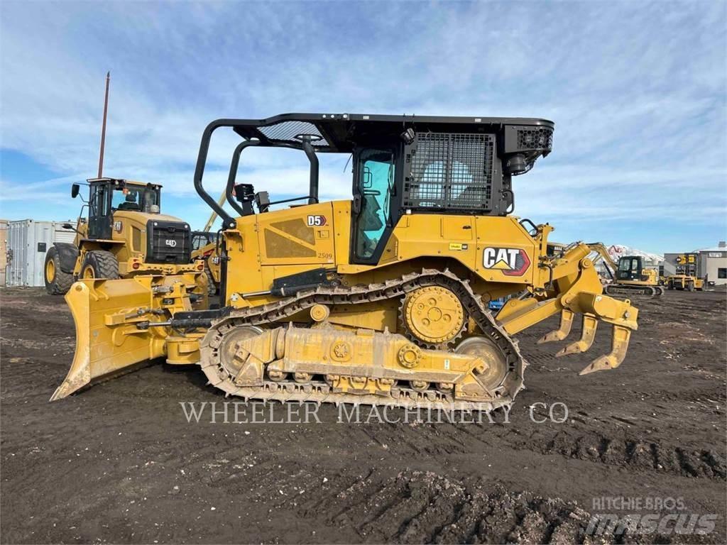 CAT D5-17 XL بلدوزرات مجنزرة