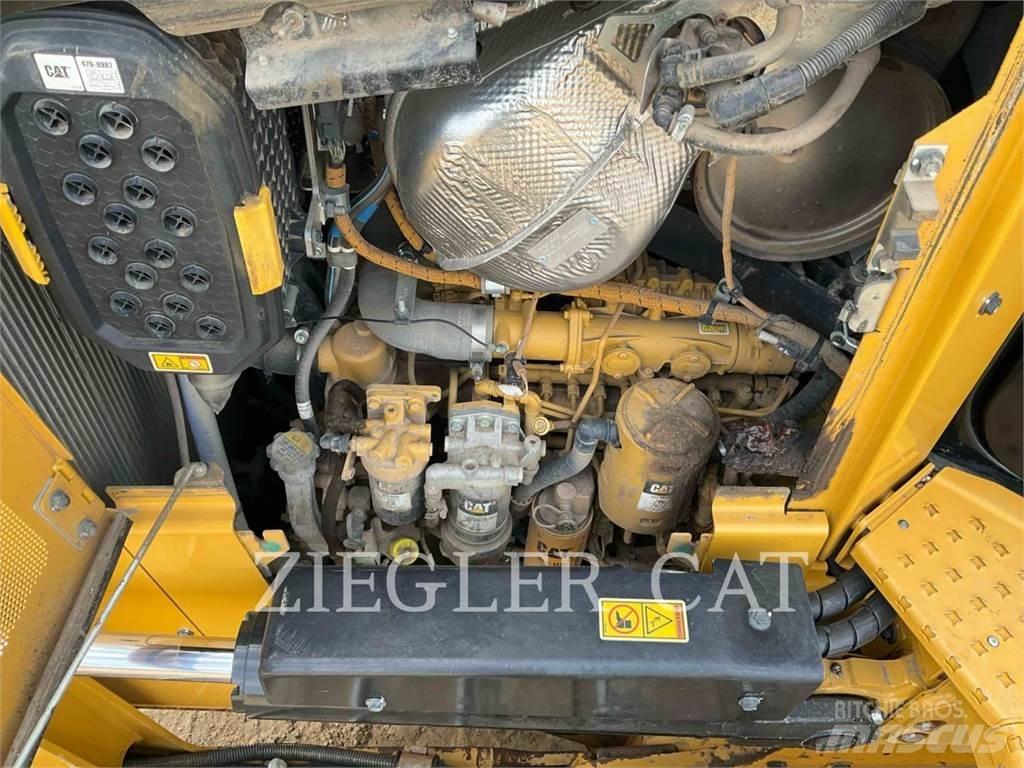 CAT D5-17LGP بلدوزرات مجنزرة