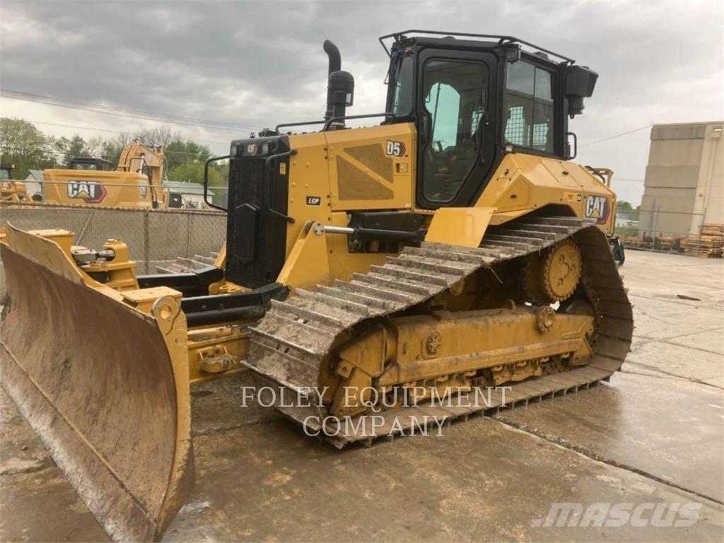 CAT D5-17LGVI بلدوزرات مجنزرة