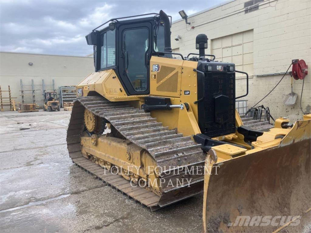 CAT D5-17LGVI بلدوزرات مجنزرة