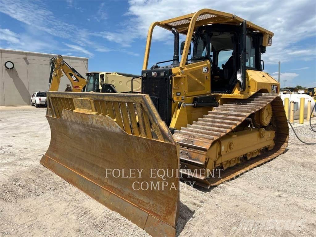 CAT D5-17LGVX بلدوزرات مجنزرة
