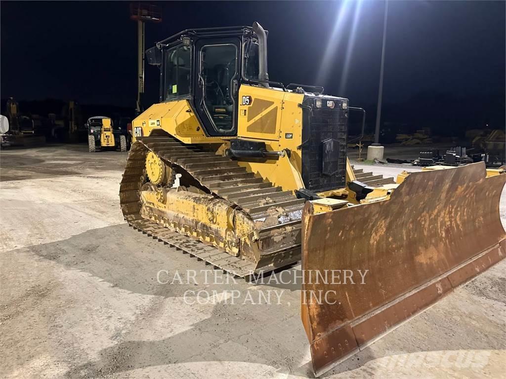 CAT D5-17VP بلدوزرات مجنزرة