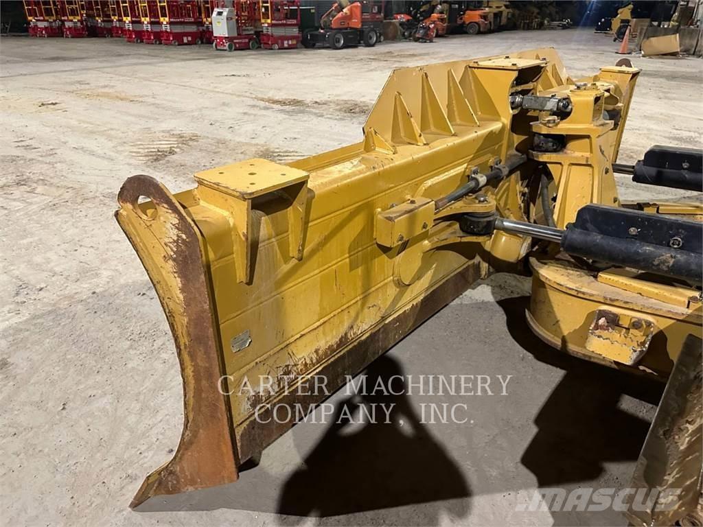 CAT D5-17VP بلدوزرات مجنزرة