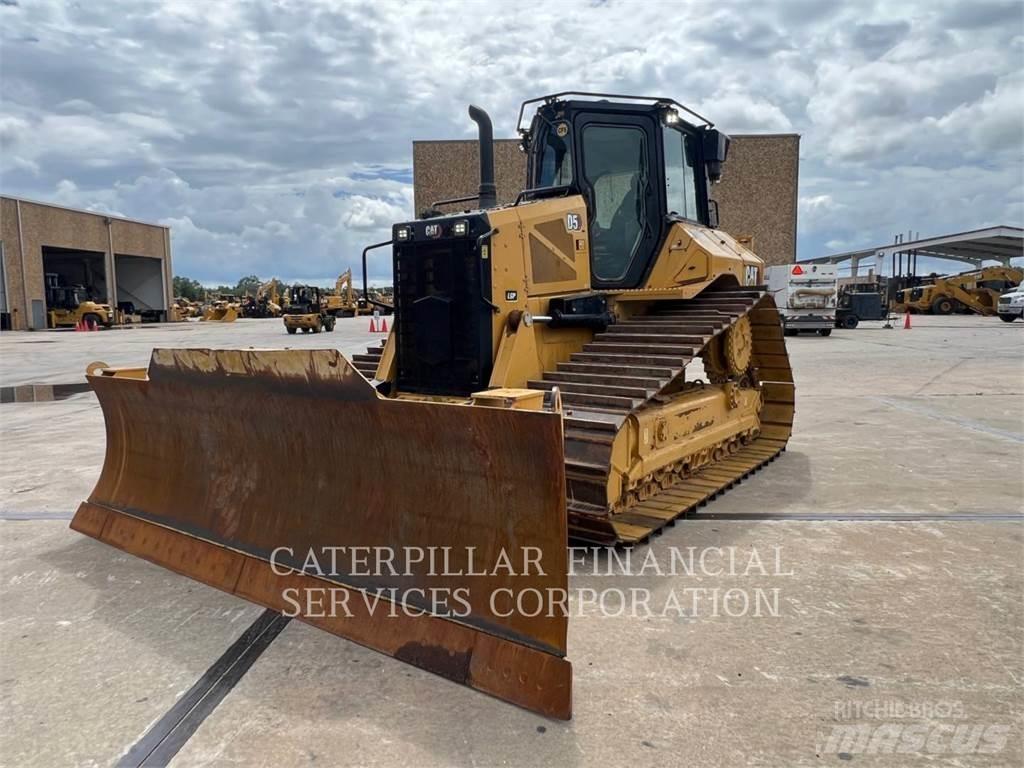 CAT D5-17VP بلدوزرات مجنزرة