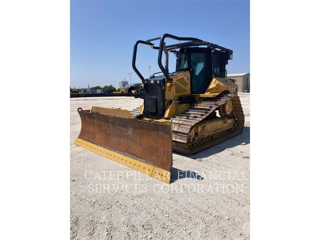 CAT D5-17VP بلدوزرات مجنزرة