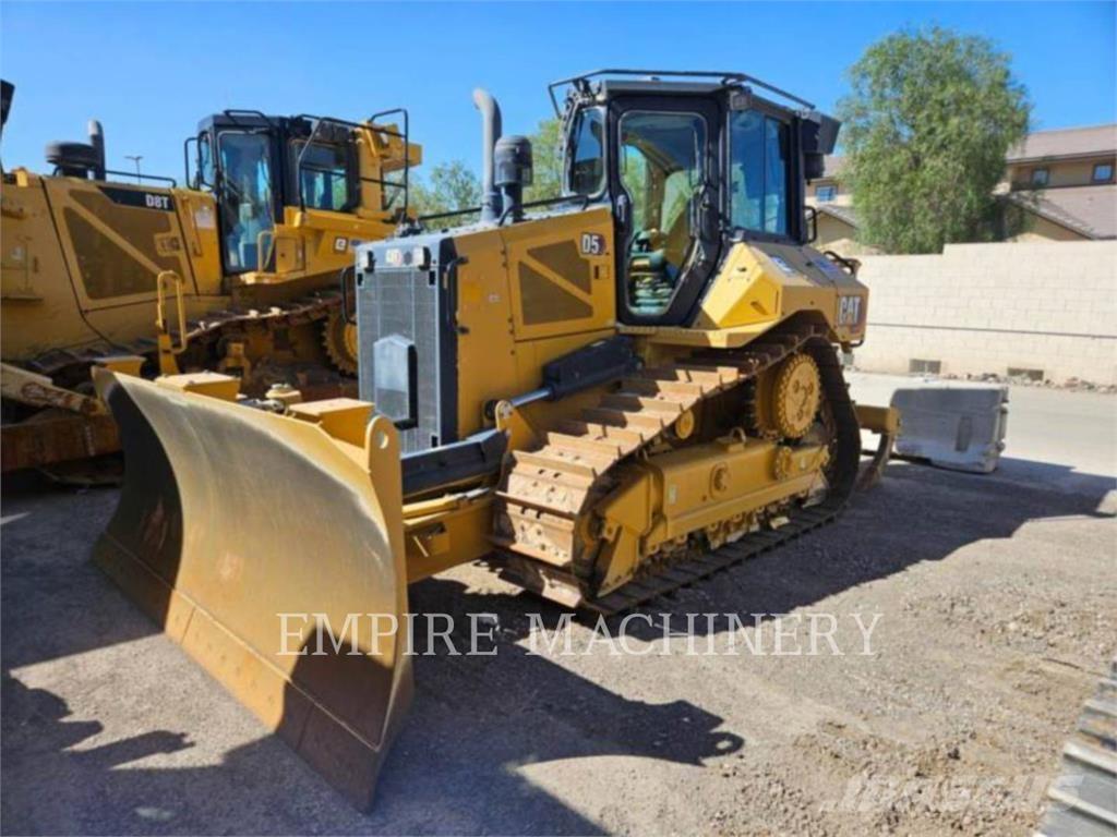 CAT D5-17VP بلدوزرات مجنزرة