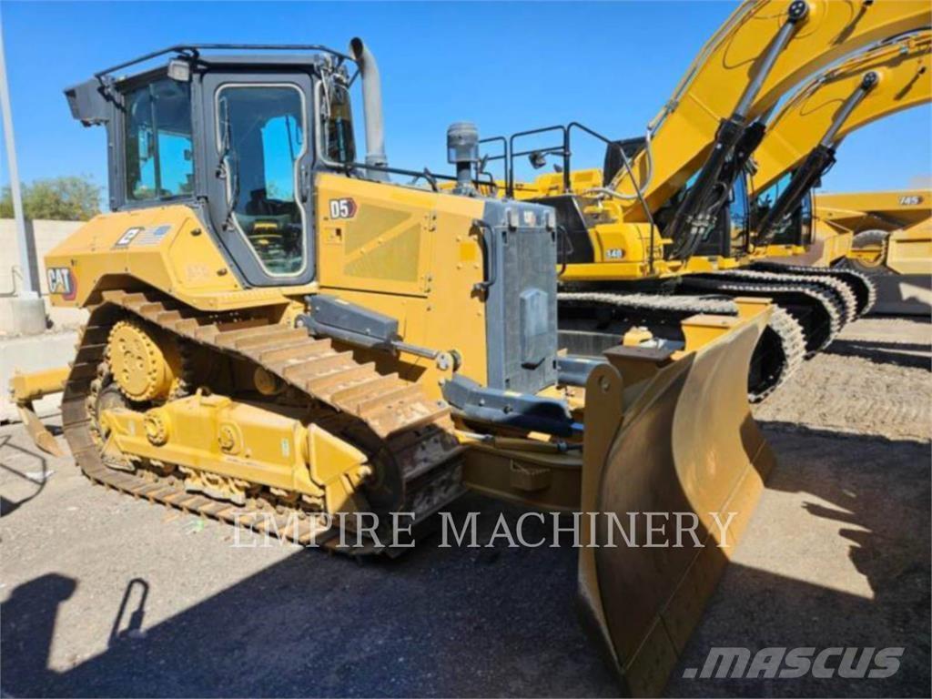 CAT D5-17VP بلدوزرات مجنزرة