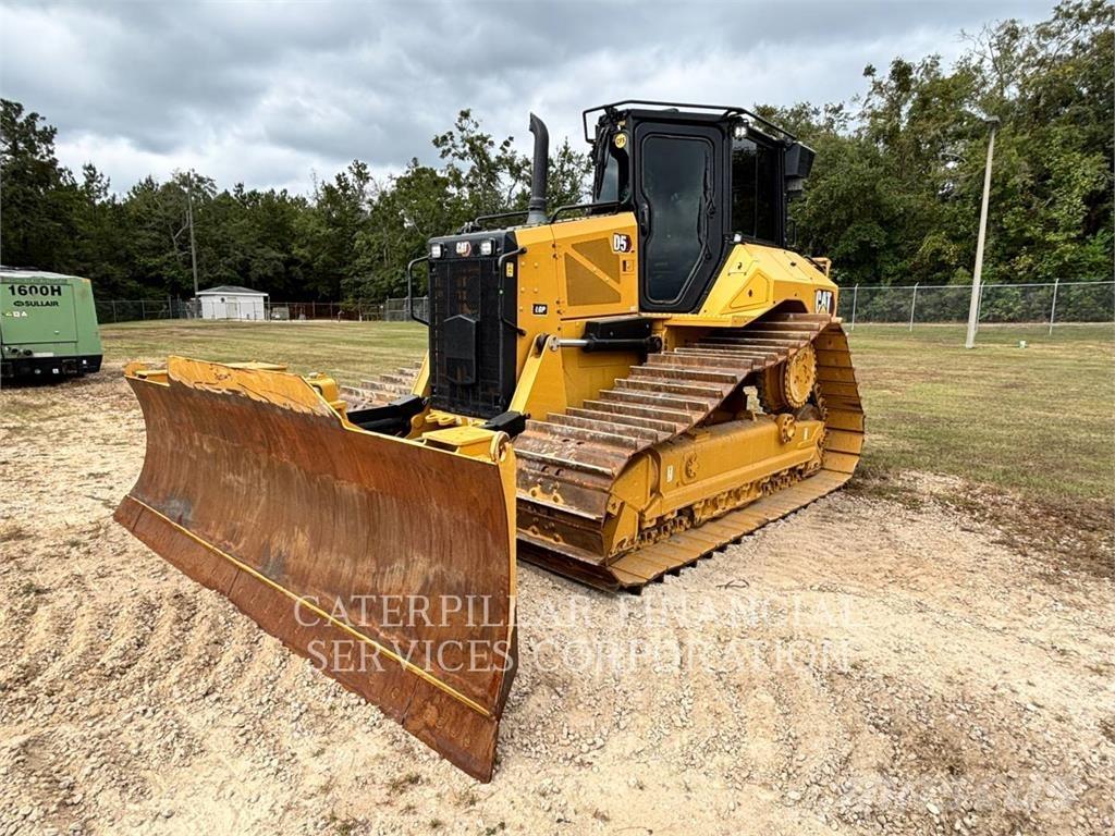 CAT D5-17VP بلدوزرات مجنزرة
