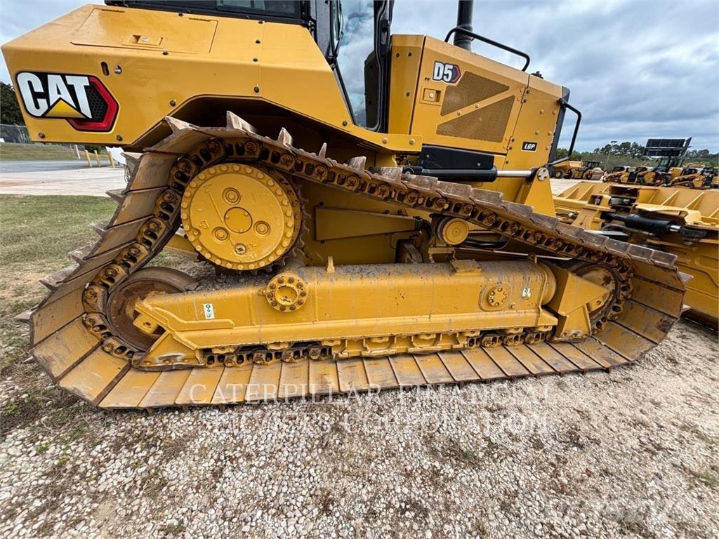 CAT D5-17VP بلدوزرات مجنزرة