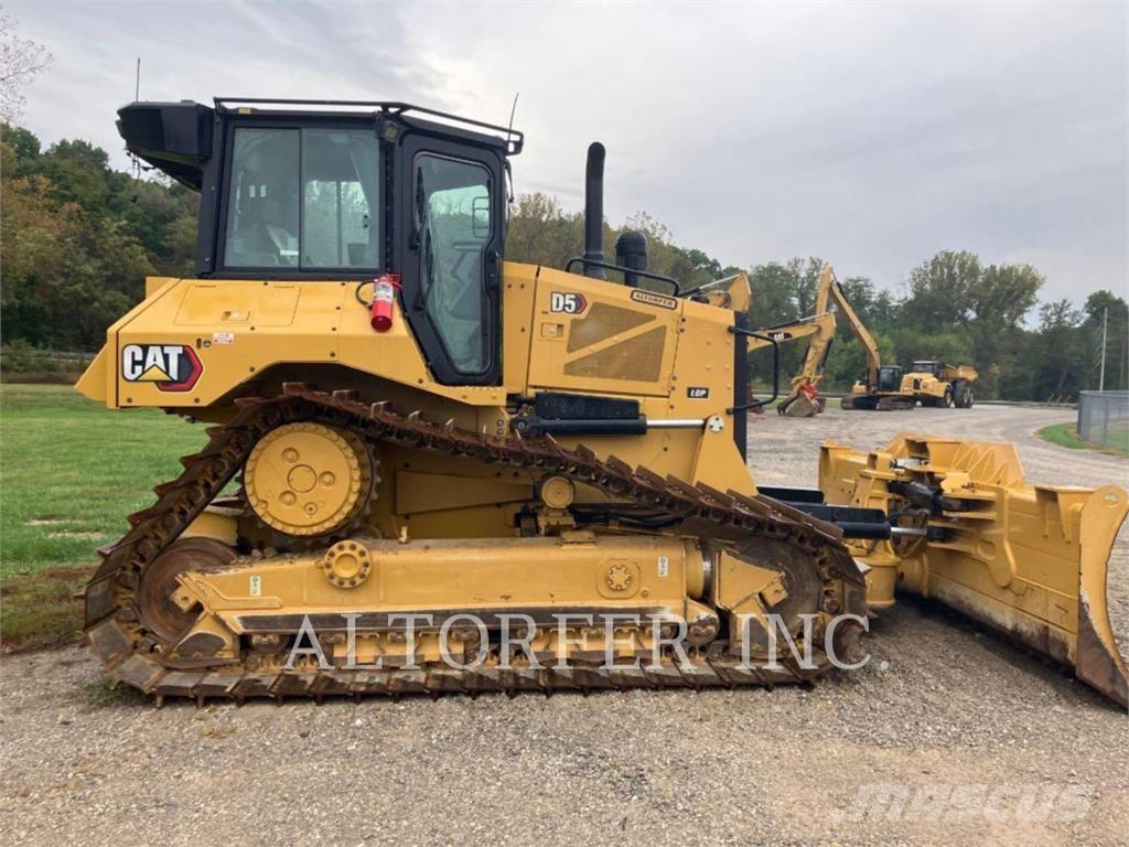 CAT D5-17VPLGP بلدوزرات مجنزرة