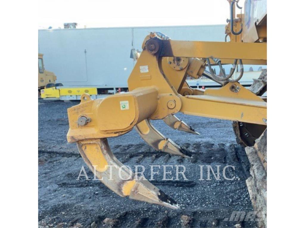 CAT D5-17VPLGP بلدوزرات مجنزرة