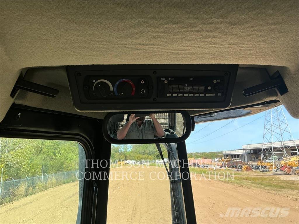 CAT D5 LGP بلدوزرات مجنزرة