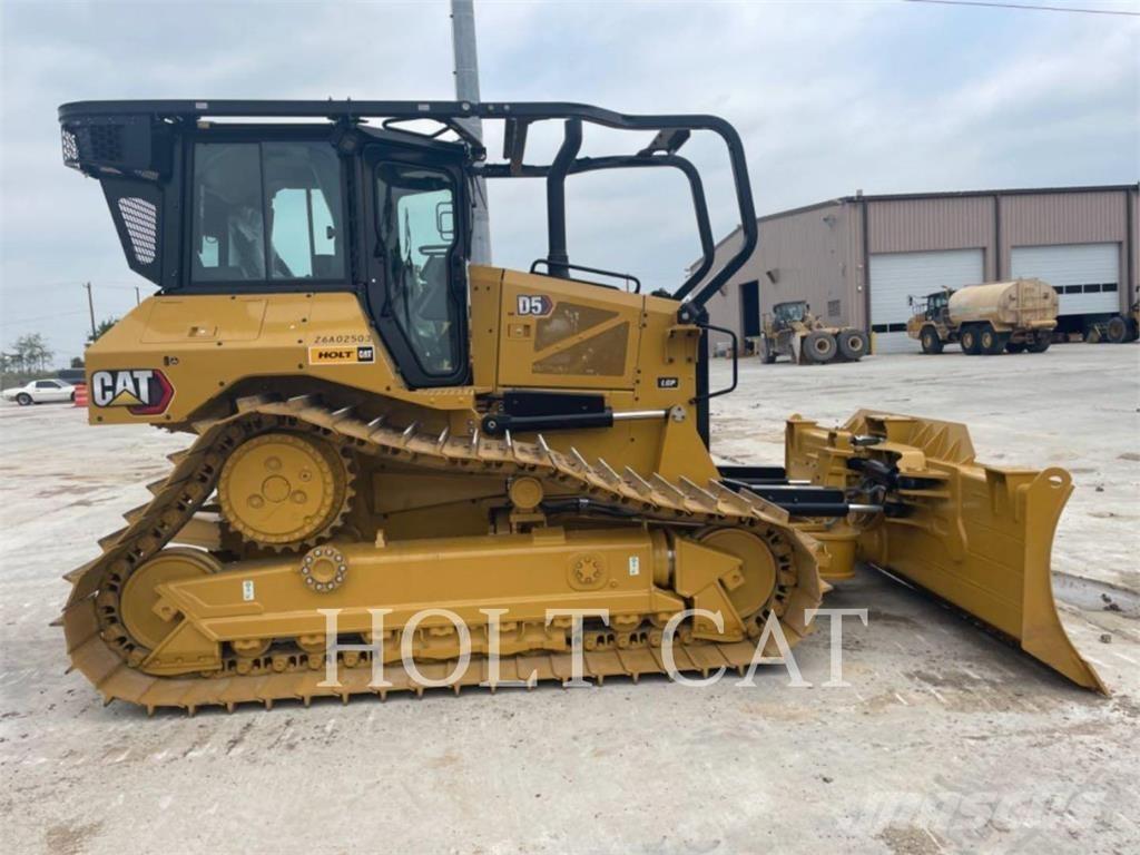 CAT D5 LGPVP3 بلدوزرات مجنزرة