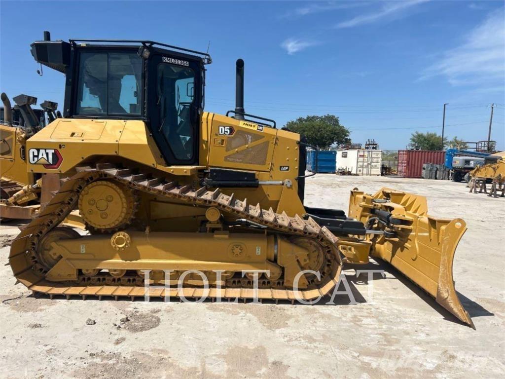 CAT D5 LGPVP3 بلدوزرات مجنزرة