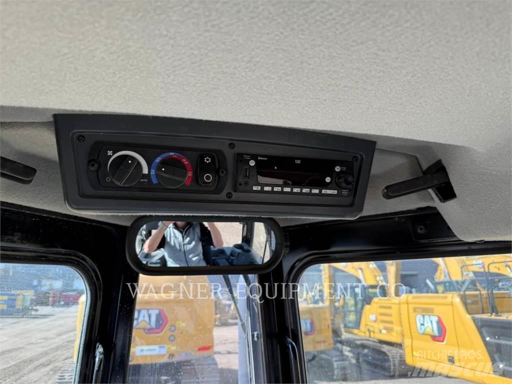 CAT D5 VP بلدوزرات مجنزرة