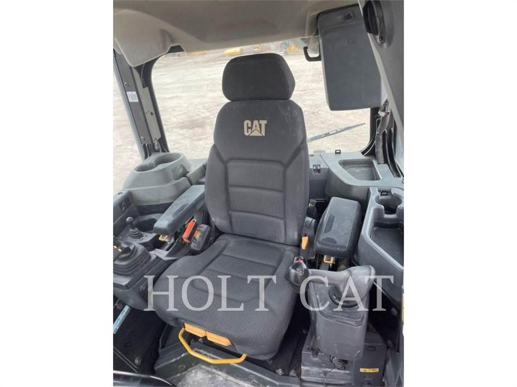 CAT D5 VP بلدوزرات مجنزرة