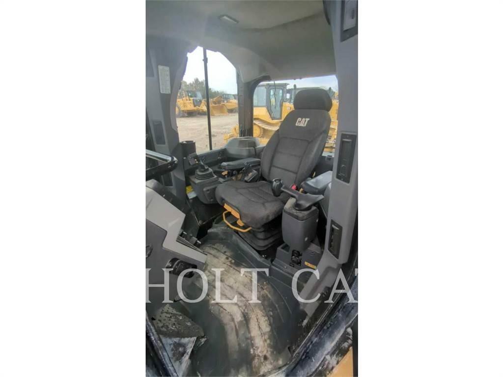 CAT D5 VP بلدوزرات مجنزرة