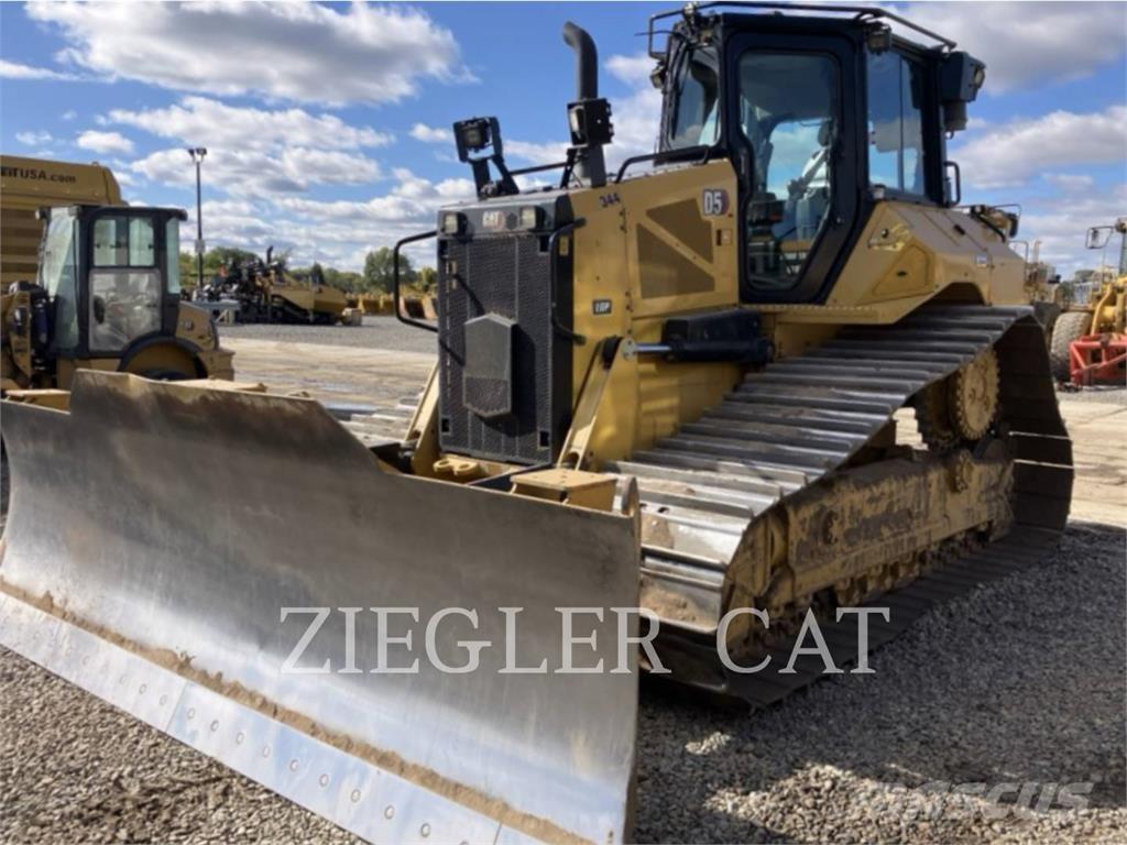 CAT D517VP بلدوزرات مجنزرة