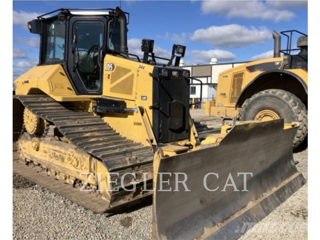 CAT D517VP بلدوزرات مجنزرة