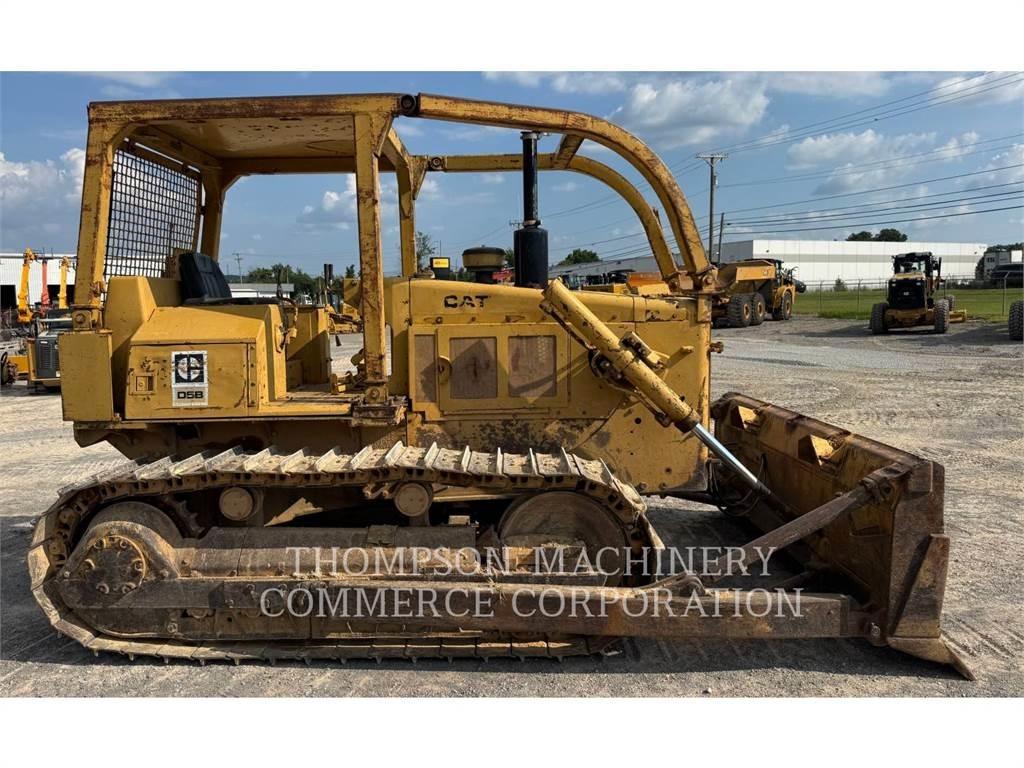 CAT D5B بلدوزرات مجنزرة