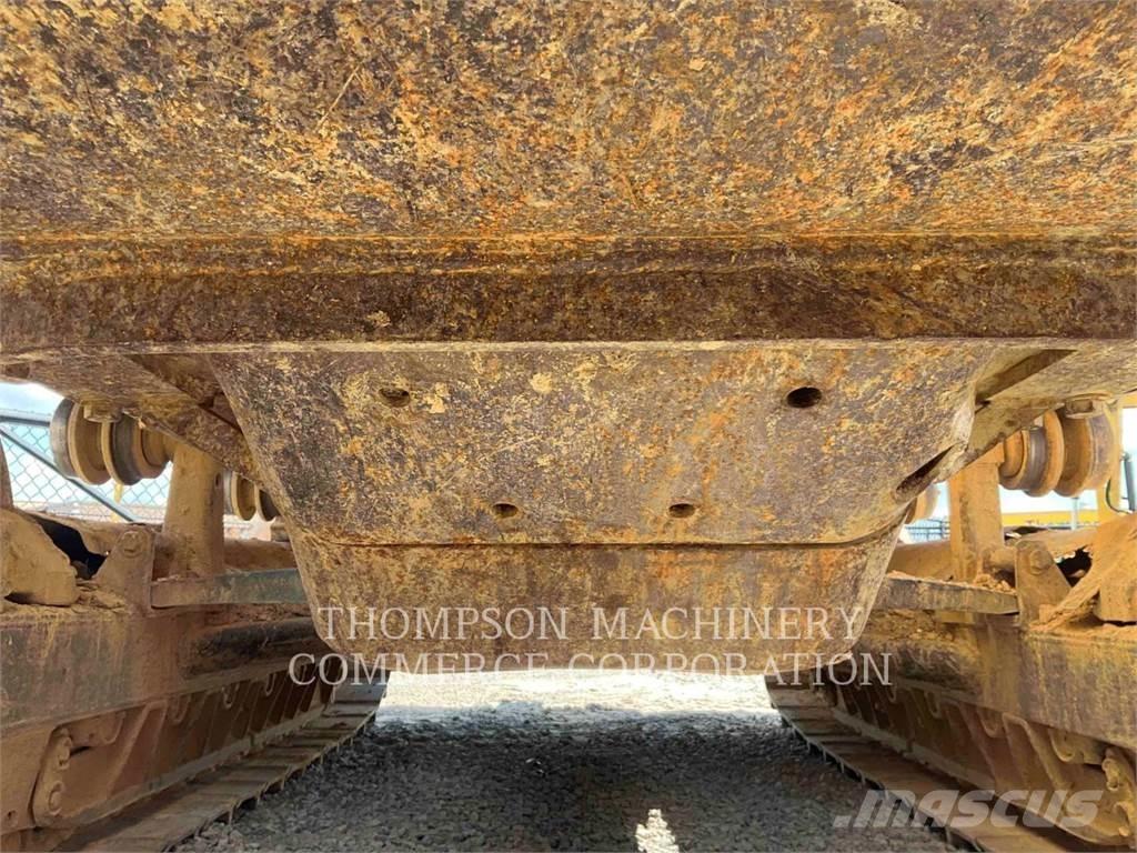 CAT D5B بلدوزرات مجنزرة