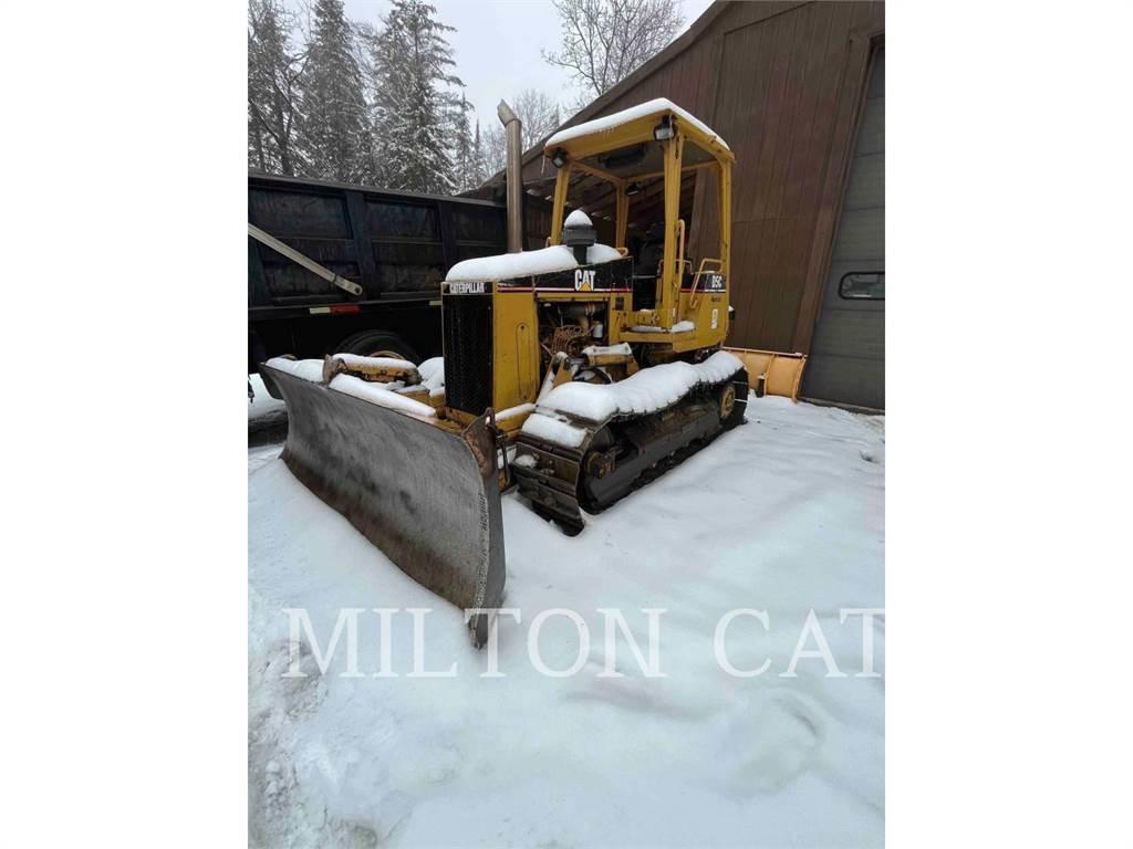 CAT D5CIII بلدوزرات مجنزرة