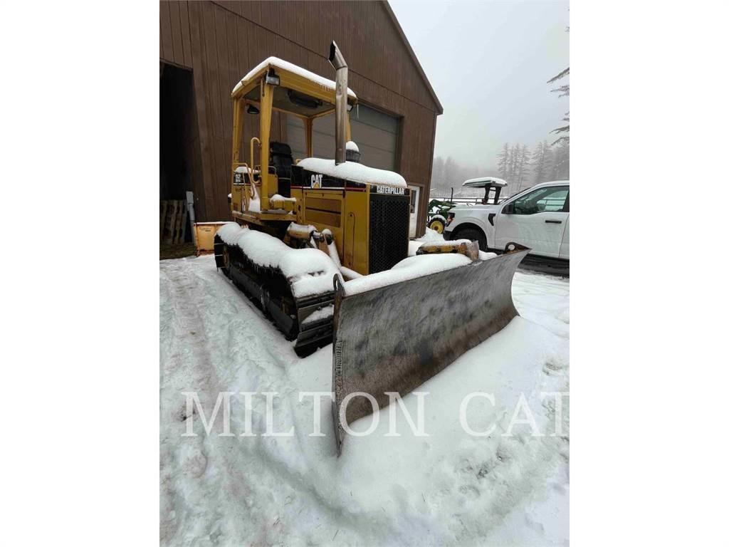 CAT D5CIII بلدوزرات مجنزرة