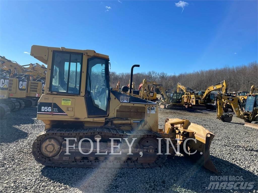 CAT D5G بلدوزرات مجنزرة