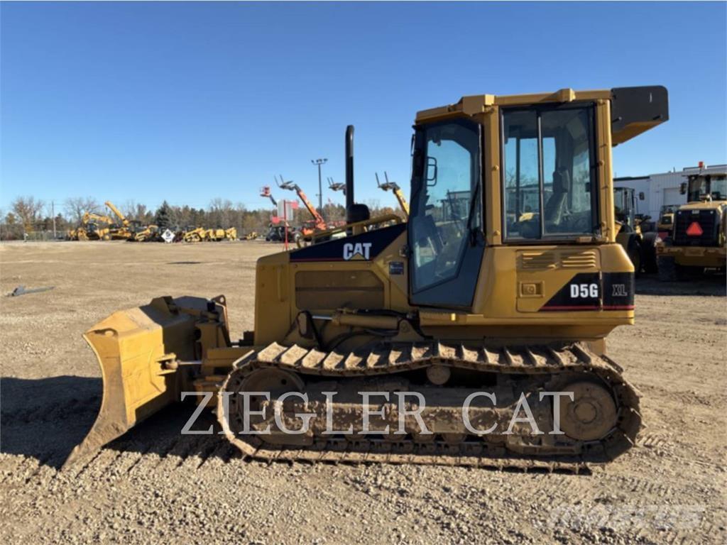 CAT D5G بلدوزرات مجنزرة