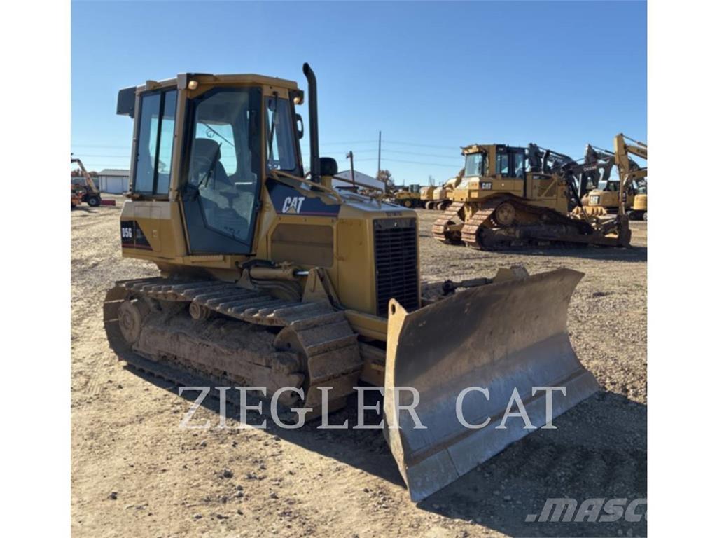 CAT D5G بلدوزرات مجنزرة