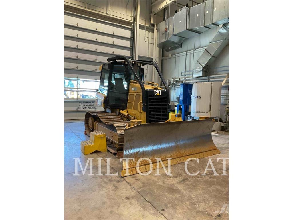 CAT D5K 2 LGP بلدوزرات مجنزرة
