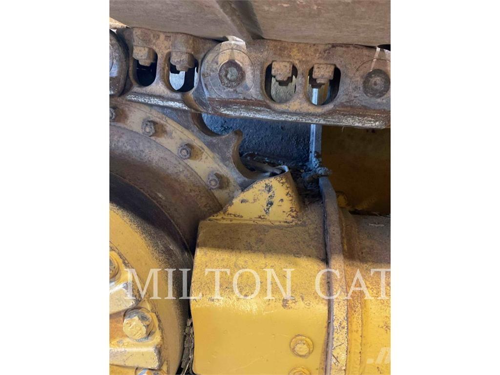 CAT D5K 2 LGP بلدوزرات مجنزرة