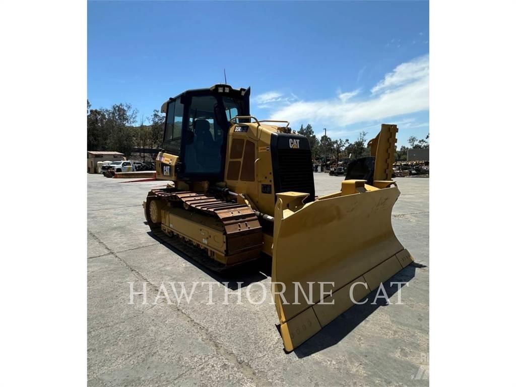 CAT D5K2 بلدوزرات مجنزرة