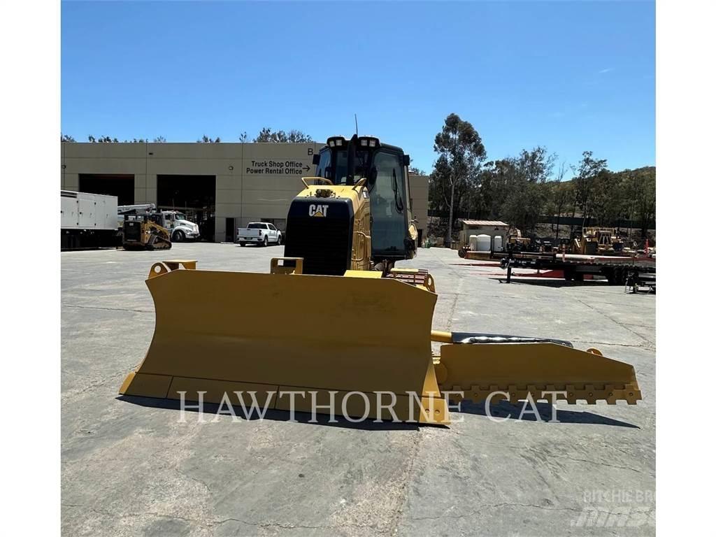 CAT D5K2 بلدوزرات مجنزرة