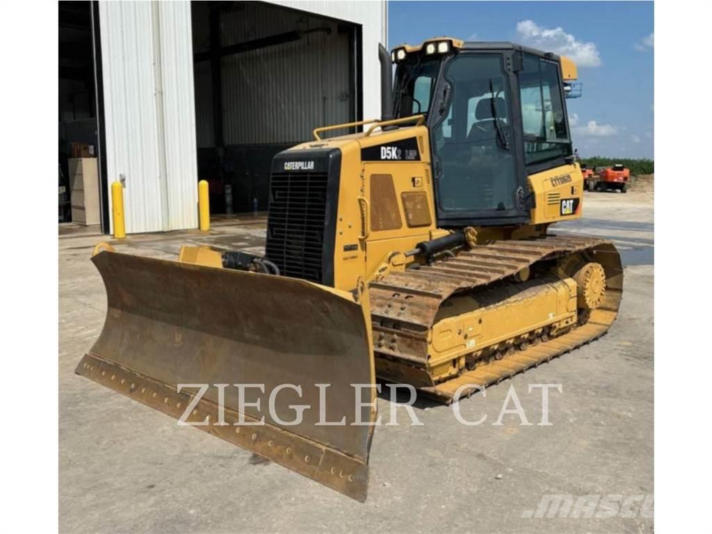 CAT D5K2 بلدوزرات مجنزرة