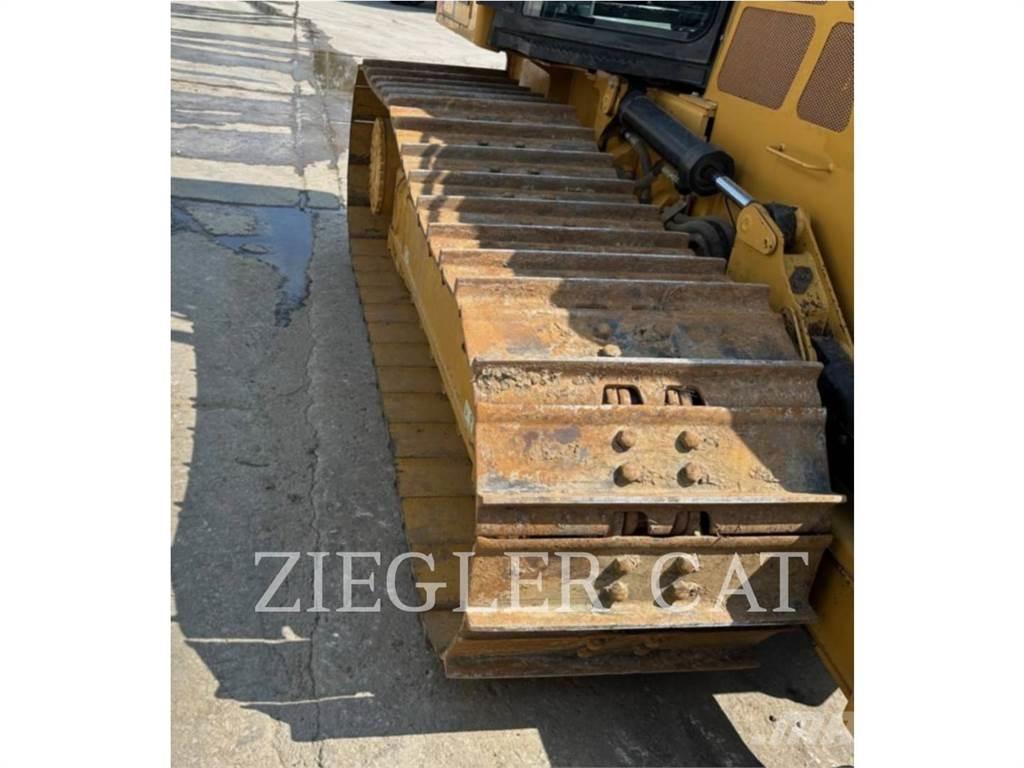 CAT D5K2 بلدوزرات مجنزرة