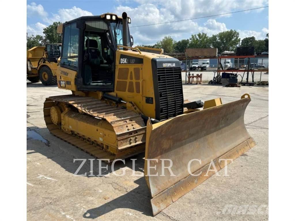 CAT D5K2 بلدوزرات مجنزرة