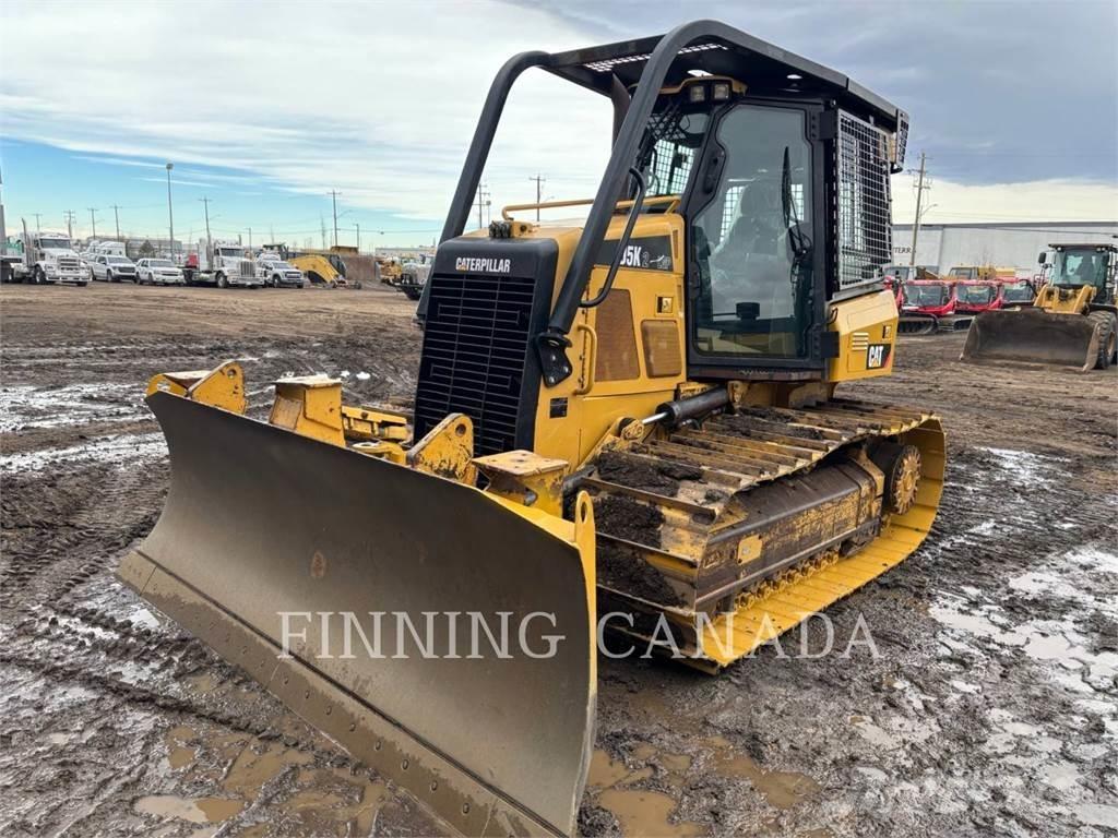 CAT D5K2 بلدوزرات مجنزرة
