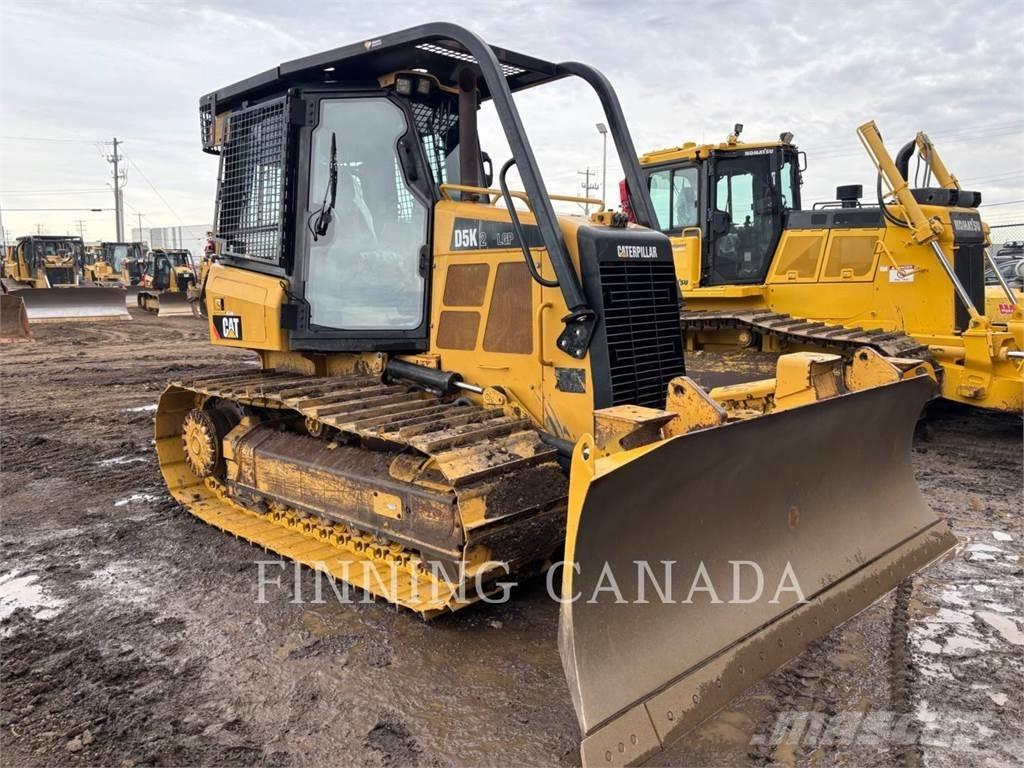 CAT D5K2 بلدوزرات مجنزرة