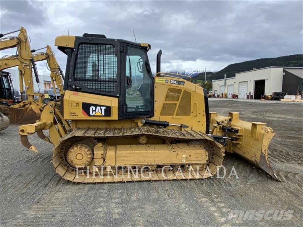 CAT D5K2 بلدوزرات مجنزرة